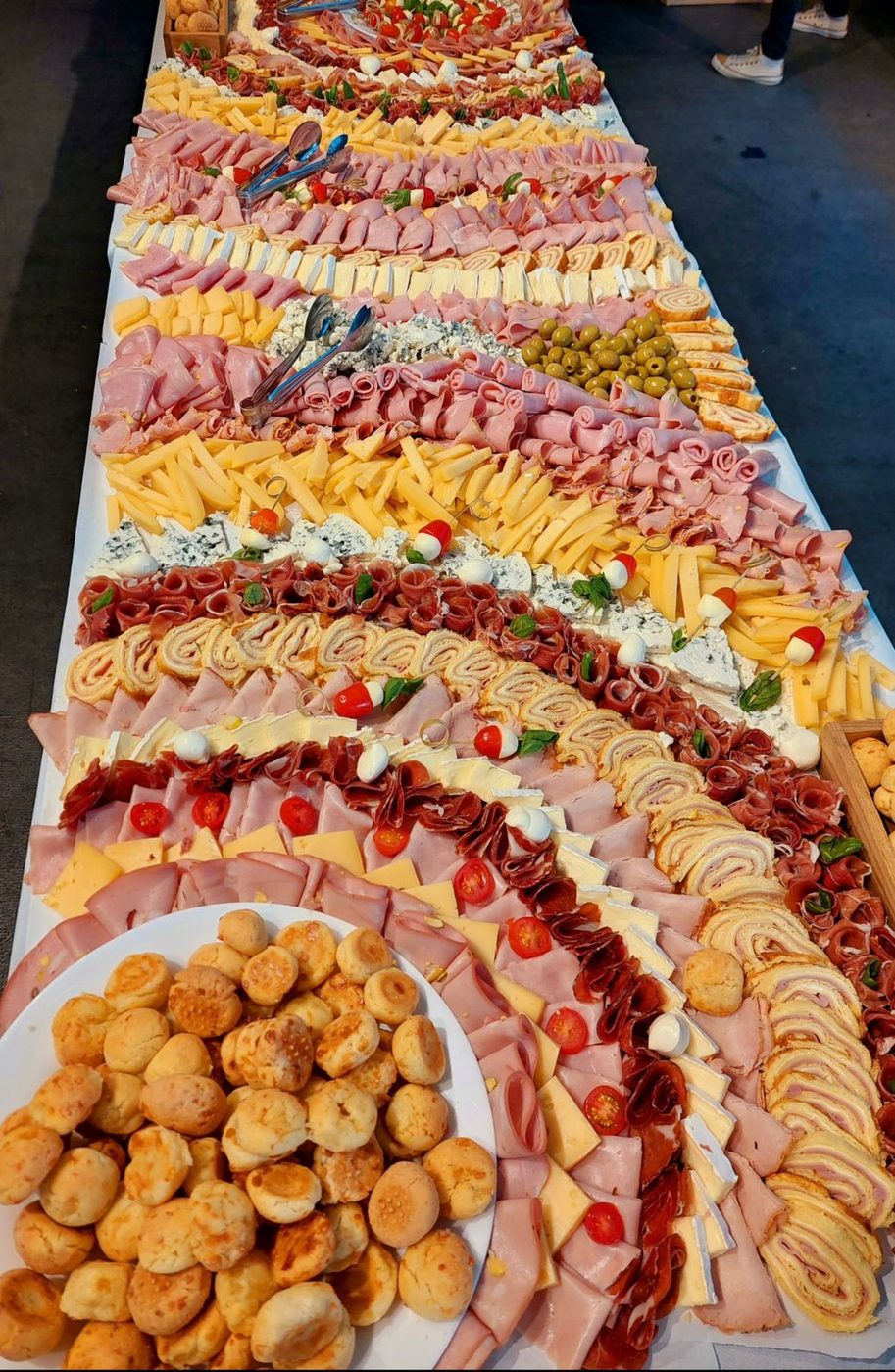 Mesa de fiambres y quesos